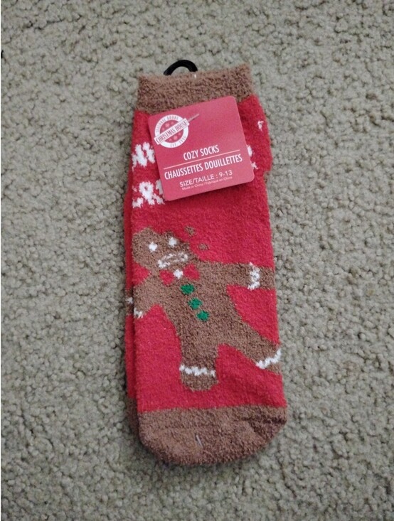 None Accessories - Christmas House Holiday Cozy Socks - Gingerbread Man Red Fuzzy Socks